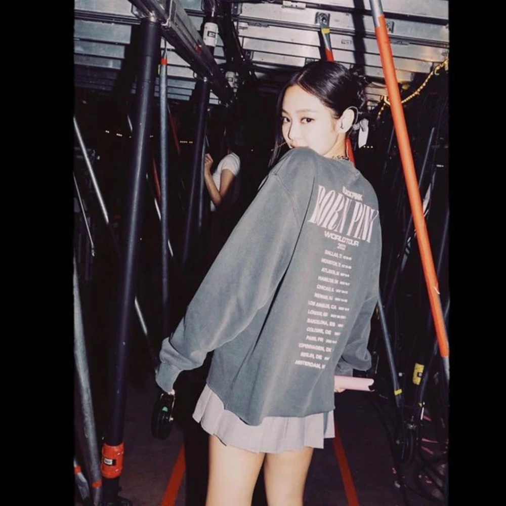 BlackPink Born Pink World Tour 2022 Graphic Band Sweatshirt Gray Crewneck-M